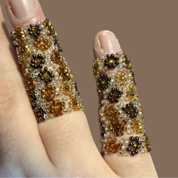 1pc / 12pcs Beaded Flower Stretchy Elastic Ring - Bronze, Copper, Brown tones - Picture 1 of 10